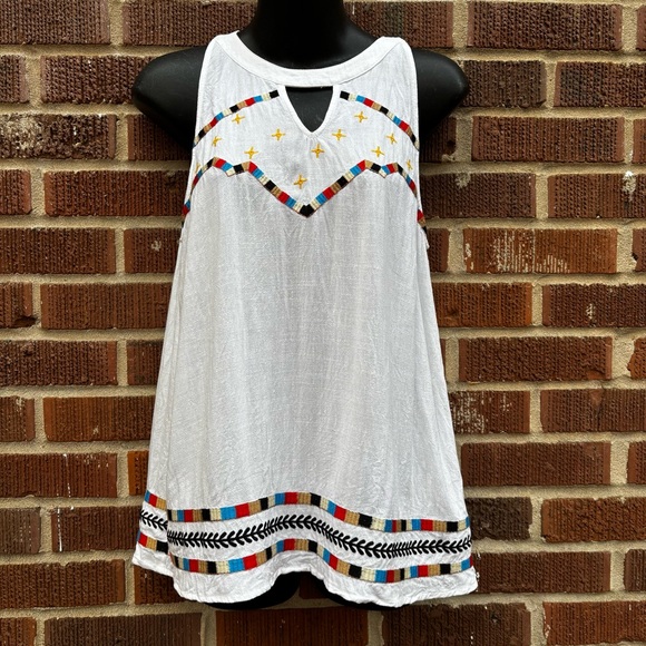 THML Tops - THML Women’s Sz S Linen blend White Embroidered Sleeveless blouse